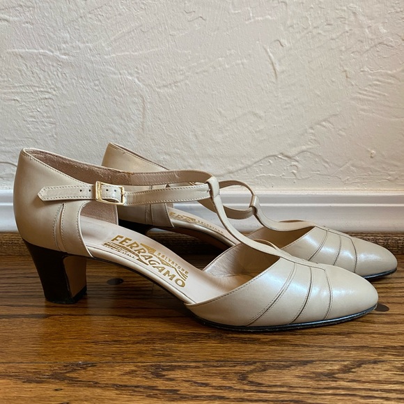 Vintage Ferragamo T-Strap Heels 7B - Picture 2 of 8